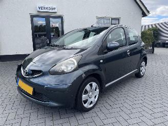 Schadeauto Toyota Aygo 1.0-12V + 5.drs airco N.A.P NL AUTO 2008/9