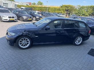 BMW 3-serie Touring 318d Business Line NL AUTO N.A.P picture 4