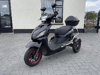 Käytettyjen scooters IVA  T3 SCOOTMOBIEL DRIEWIELER 2023/4