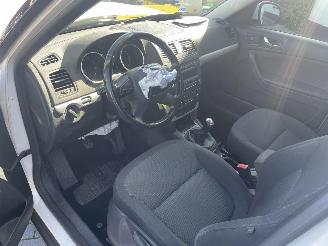 Skoda Yeti 1.2 TSI Ambition N.A.P NL AUTO picture 8