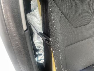 Renault Clio Estate 0.9 TCe Limited N.A.P NL AUTO PRACHTIG!!! picture 14