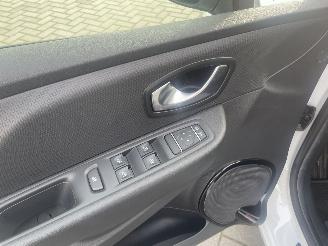 Renault Clio Estate 0.9 TCe Limited N.A.P NL AUTO PRACHTIG!!! picture 18