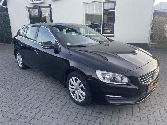 Schadeauto Volvo V-60 2.0 D4 Momentum 2014/1