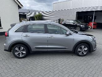 Kia Niro 1.6 GDi Hybrid DynamicLine N.A.P NL AUTO PRACHTIG!!! picture 2