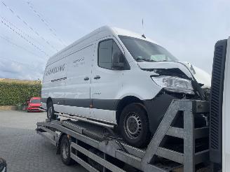 damaged commercial vehicles Mercedes Sprinter 319 3.0 CDI V6 L3H3 DC EURO VI-D NL AUTO N.A.P PRACHTIG!! 2019/1
