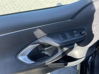 Toyota Yaris 1.5 Hybrid Dynamic N.A.P NL AUTO PRACHTIG!!! picture 14