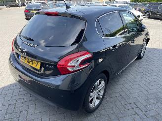 Peugeot 208 1.4 VTi Allure N.A.P NL AUTO picture 3