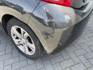 Peugeot 208 1.4 VTi Allure N.A.P NL AUTO picture 15