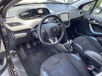 Peugeot 208 1.4 VTi Allure N.A.P NL AUTO picture 6