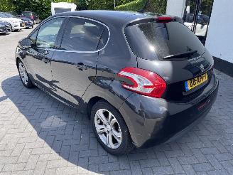 Peugeot 208 1.4 VTi Allure N.A.P NL AUTO picture 4