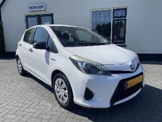 Coche accidentado Toyota Yaris 1.5 Full Hybrid Comfort 2013/5