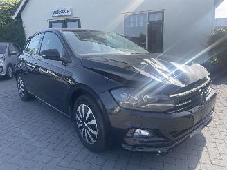 uszkodzony samochody osobowe Volkswagen Polo 1.0 MPI Comfortline N.A.P NL AUTO 2020/1