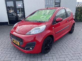 Voiture accidenté Peugeot 107 1.0 Première AIRCO 2012/9