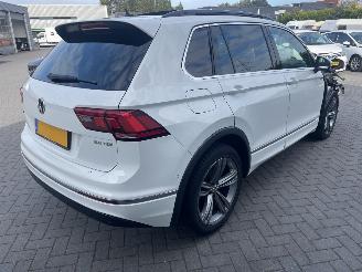 Volkswagen Tiguan 2.0TDI R-LINE (GRIJS KENT.) picture 4
