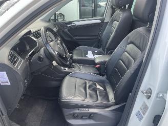 Volkswagen Tiguan 2.0TDI R-LINE (GRIJS KENT.) picture 13