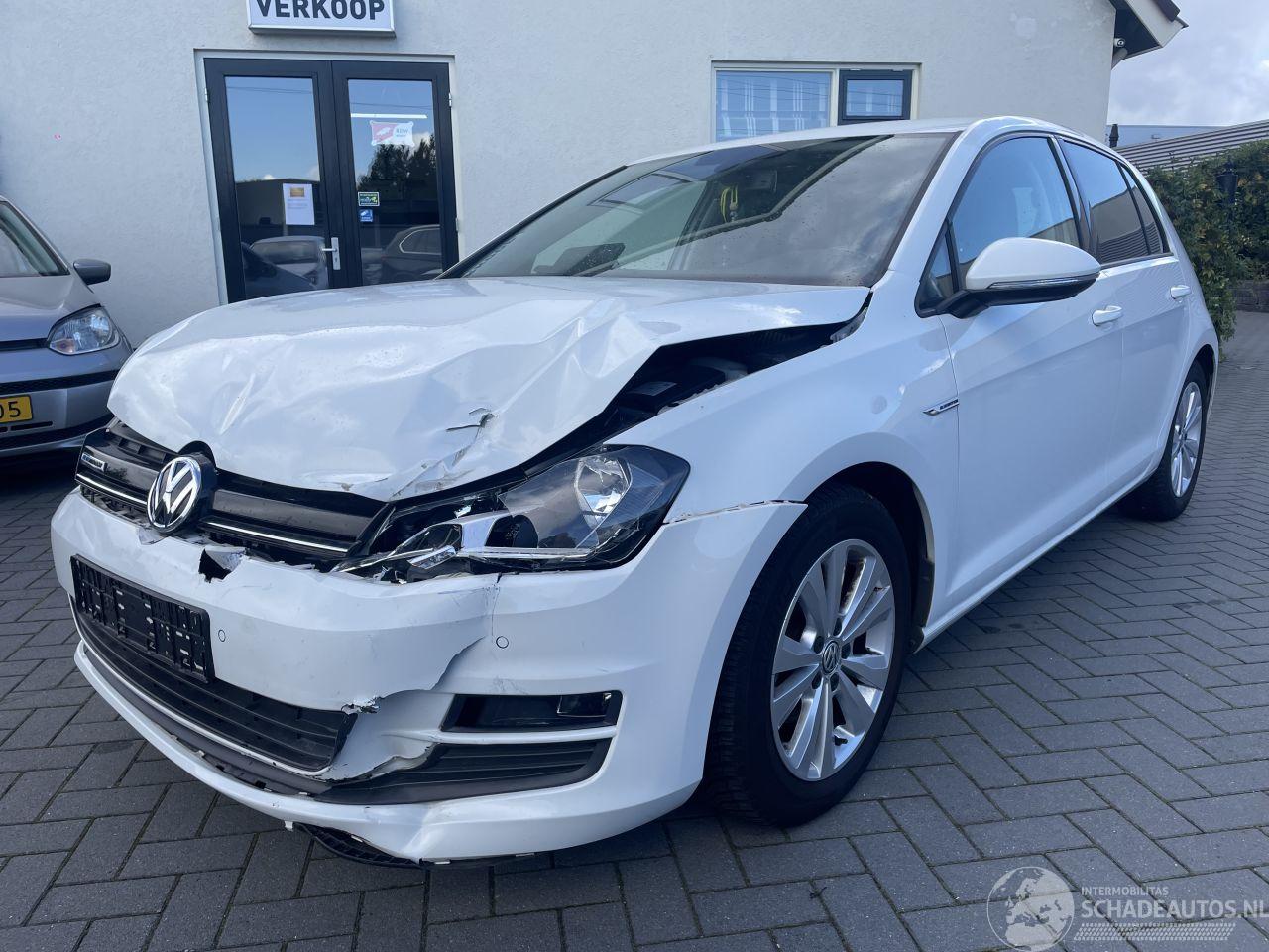 Volkswagen Golf 1.0 TSI Connected Series N.A.P NL AUTO PRACHIG!!!