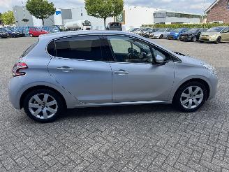 Peugeot 208 1.6 VTI  ALLURE picture 5