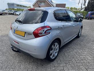 Peugeot 208 1.6 VTI  ALLURE picture 6