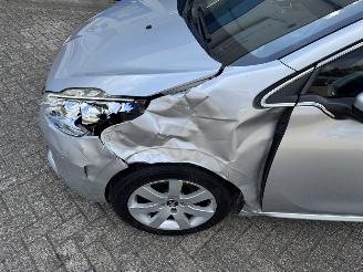 Peugeot 208 1.6 VTI  ALLURE picture 11