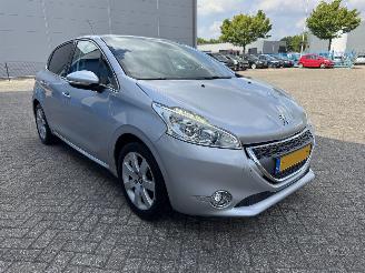 Peugeot 208 1.6 VTI  ALLURE picture 4