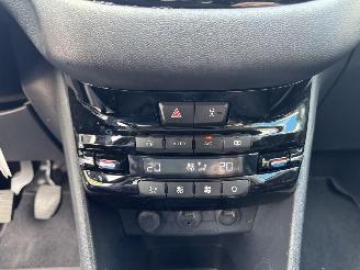 Peugeot 208 1.6 VTI  ALLURE picture 21
