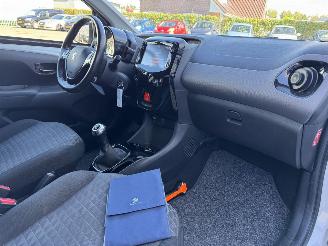 Peugeot 108 1.0 e-VTI  ALLURE picture 12