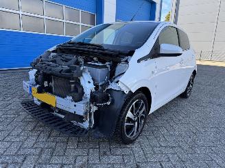 Peugeot 108 1.0 e-VTI  ALLURE picture 2