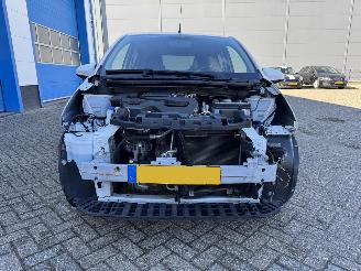 Peugeot 108 1.0 e-VTI  ALLURE picture 3