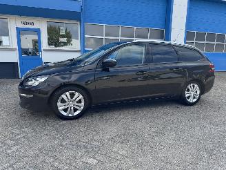 Schadeauto Peugeot 308 1.2 PURE TECH  BLUE LION 2017/4