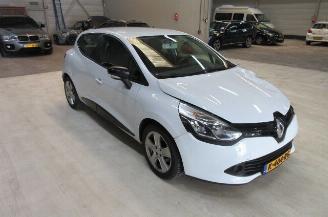 Auto incidentate Renault Clio 1.2 16v 5-drs airco 2013/4