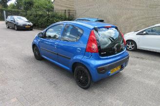 Peugeot 107 1.0-12V XS picture 3