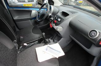 Peugeot 107 1.0-12V XS picture 6