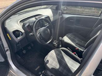 Peugeot 108 1.0 Vti 5-drs Allure Clima picture 11