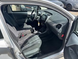 Peugeot 108 1.0 Vti 5-drs Allure Clima picture 9