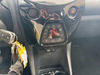Peugeot 108 1.0 Vti 5-drs Allure Clima picture 13