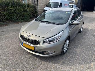Kia Cee d 1.6 CRDI Dynamic picture 3