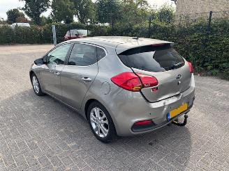 krockskadad bil auto Kia Cee d 1.6 CRDI Dynamic 2014/1