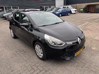 krockskadad bil auto Renault Clio 1.5 DCI 5-drs airco 2015/10