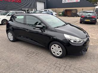 Renault Clio 1.5 DCI 5-drs airco picture 2