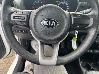 Kia Picanto 1.0 5-drs Plusline airco picture 11