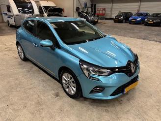 damaged passenger cars Renault Clio 1.0 TCE ZEN 5-drs (km 30.680 nap) 2020/1