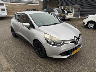 krockskadad bil auto Renault Clio 1.5 DCI 5-drs airco 2015/11