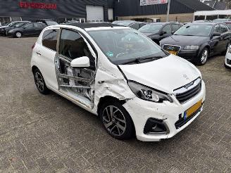 Peugeot 108 1.2  5-drs Top! Roland Garros picture 5