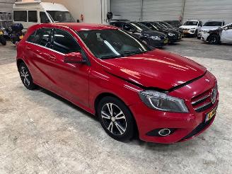 krockskadad bil auto Mercedes A-klasse A180  Ambition 2015/2