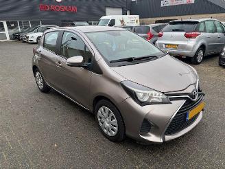 Schadeauto Toyota Yaris 1.3  5-drs Aspiration airco 2015/11