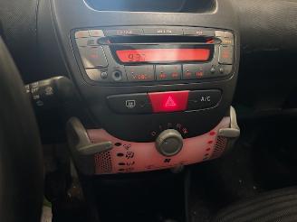 Peugeot 107 2 x 107  airco  km 73.956 en km 77.119 picture 11