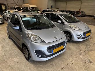 Schadeauto Peugeot 107 2 x 107  airco  km 73.956 en km 77.119 2012/6