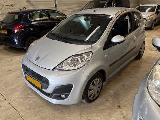 Peugeot 107 2 x 107  airco  km 73.956 en km 77.119 picture 5