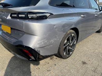 Peugeot 308 1.6 Plug-in Hybrid 180 Allure Nap picture 5