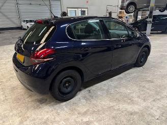 Peugeot 208 1.2 5-drs P.T Allure nap picture 3